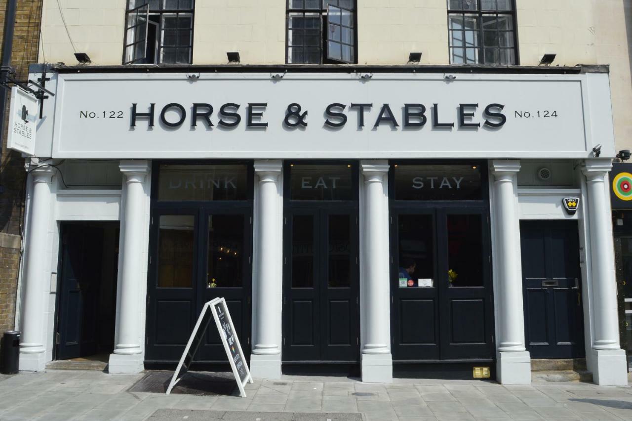 The Horse & Stables Albergue